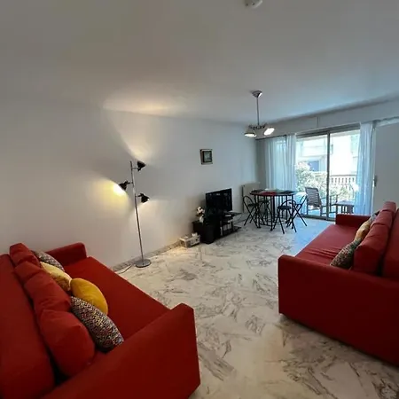 Apartment Amazing Studio In Les Pins With A Large Terrasse & Seaview Parking Juan-les-Pins