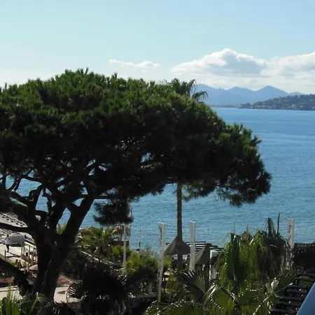Amazing Studio In Les Pins With A Large Terrasse & Seaview Parking Apartment Juan-les-Pins